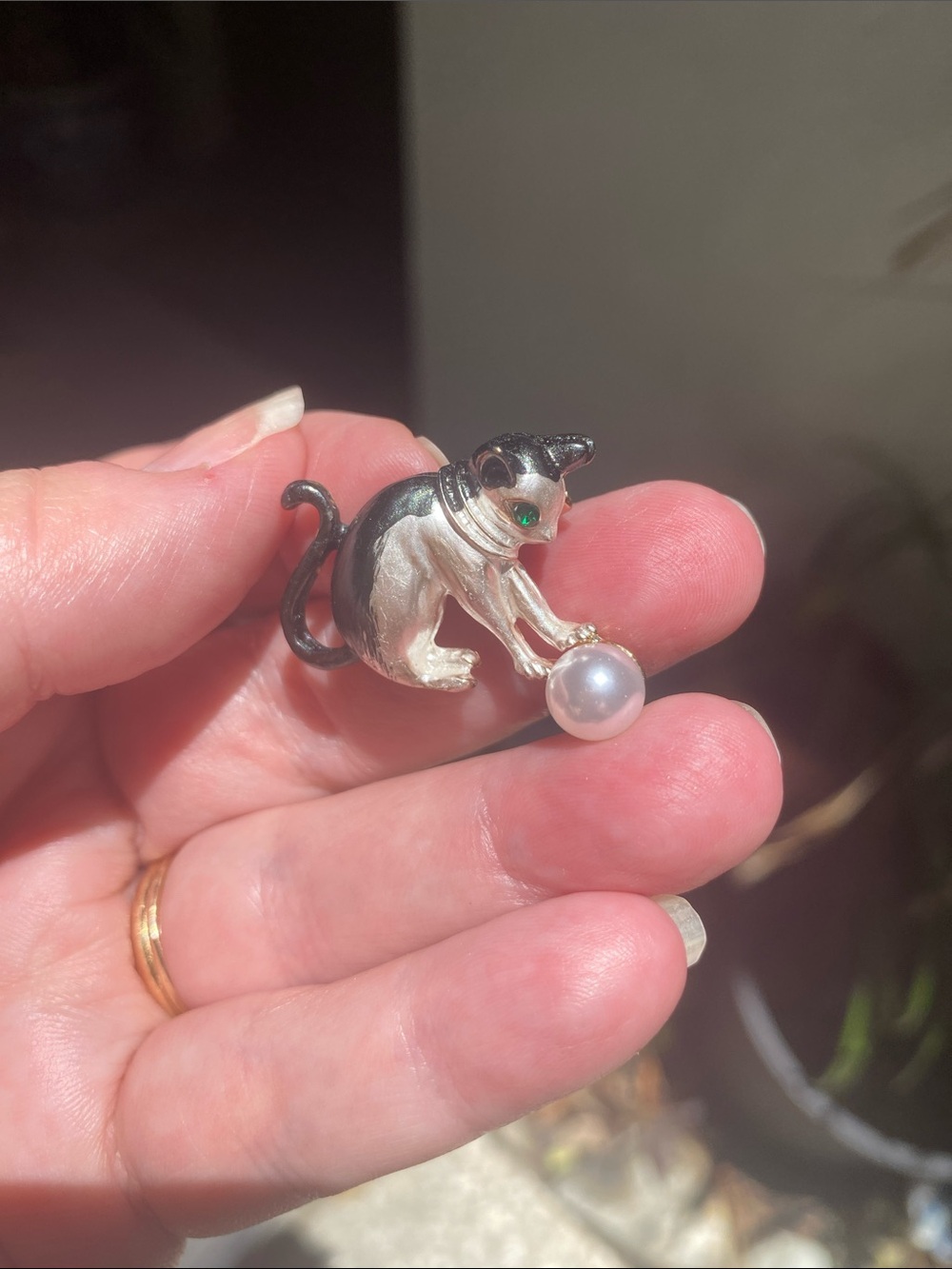 Cat Pin Brooch with Pearl and Green Eyes - Black & Cream